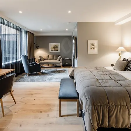 F6 Hotel 4*